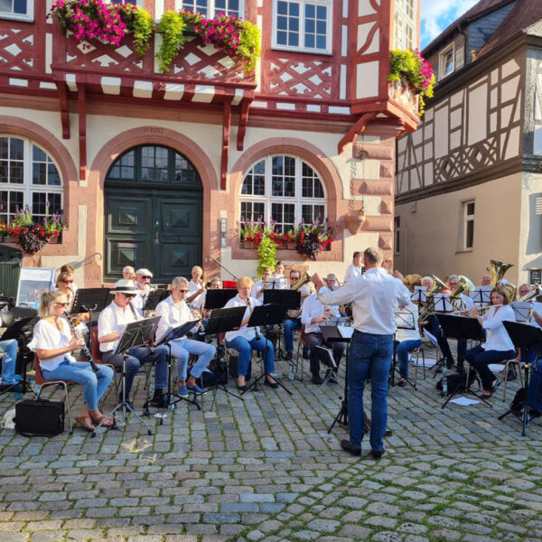 Überraschungskonzert der Stadtkapelle auf dem Heppenheimer Marktplatz