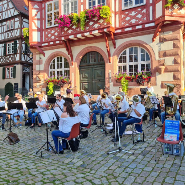 Überraschungskonzert der Stadtkapelle auf dem Heppenheimer Marktplatz