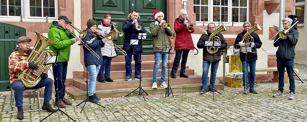 Das Blech-Ensemble der Stadtkapelle Heppenheim beim Nikolausmarkt.