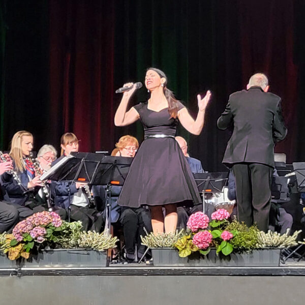 Konzert Auftakt '26: Florencia Férez de Ensinger sorgte mit ihrem Gesang für Gänsehaut-Momente.